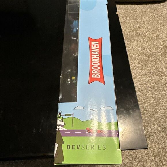 ROBLOX DEVseries BROOKHAVEN'S MOST WANTED 6 action figures NEW JAZWARES - Picture 5 of 5